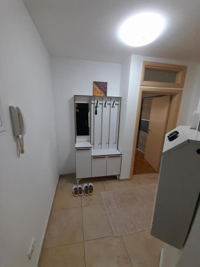 Gray Apartment 1 プリシュティナ エクステリア 写真